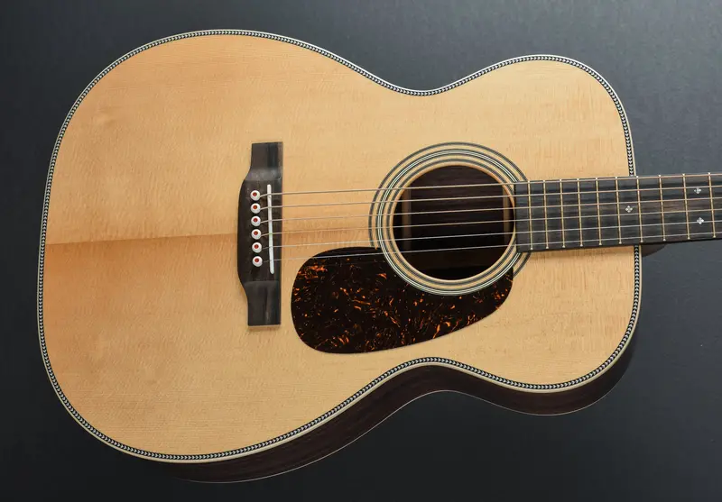 00-28 Modern Deluxe Acoustic Guitar