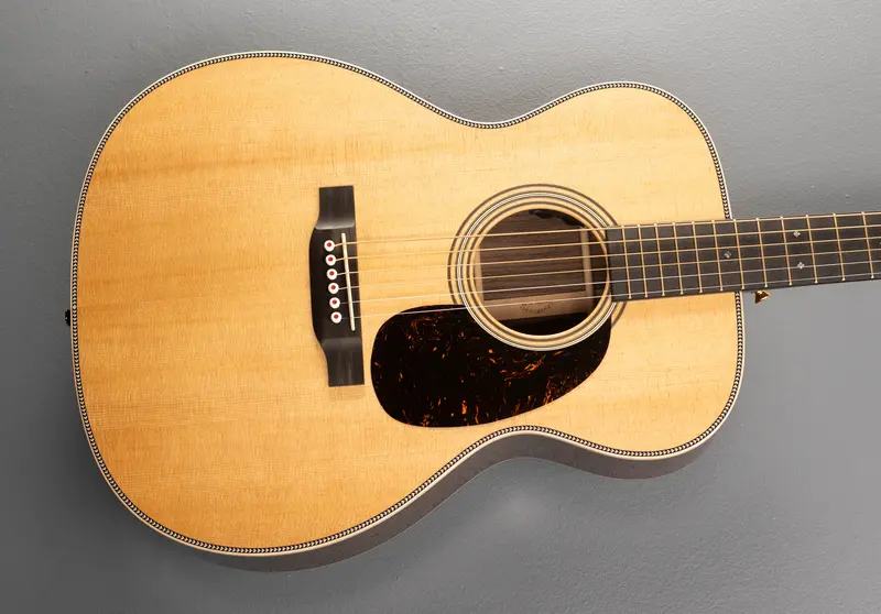 000-28E Modern Deluxe Acoustic-Electric Guitar