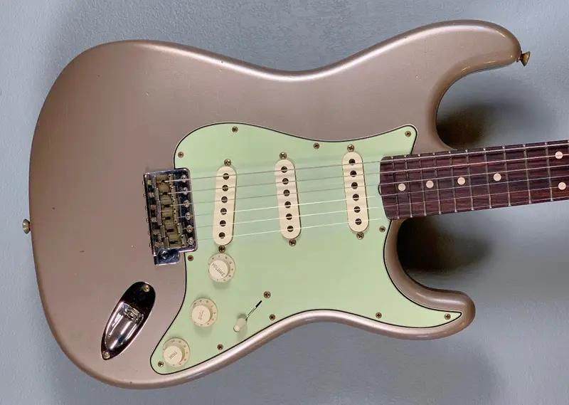 1960 Fender Stratocaster Journeyman Relic – Shoreline Gold Aged Finish