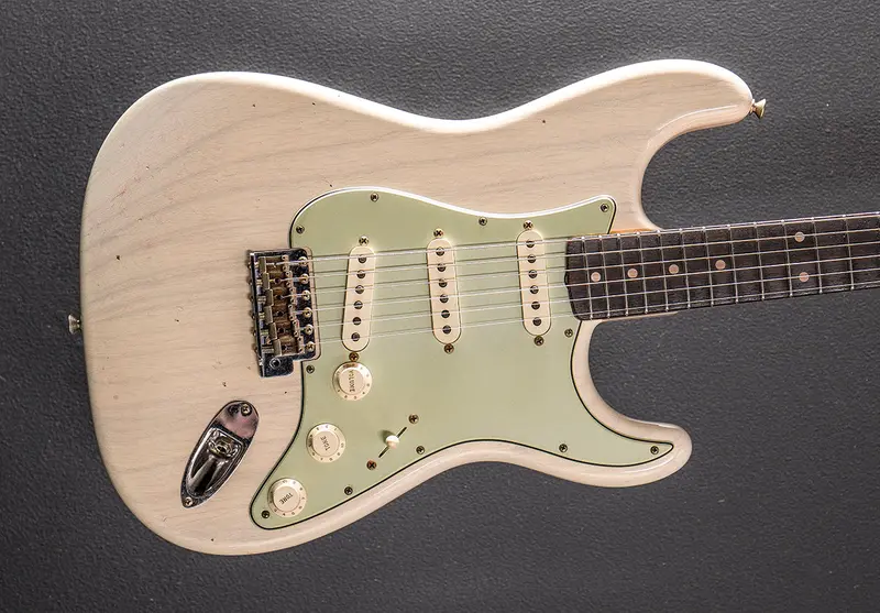 1960s-Inspired Journeyman Relic Stratocaster