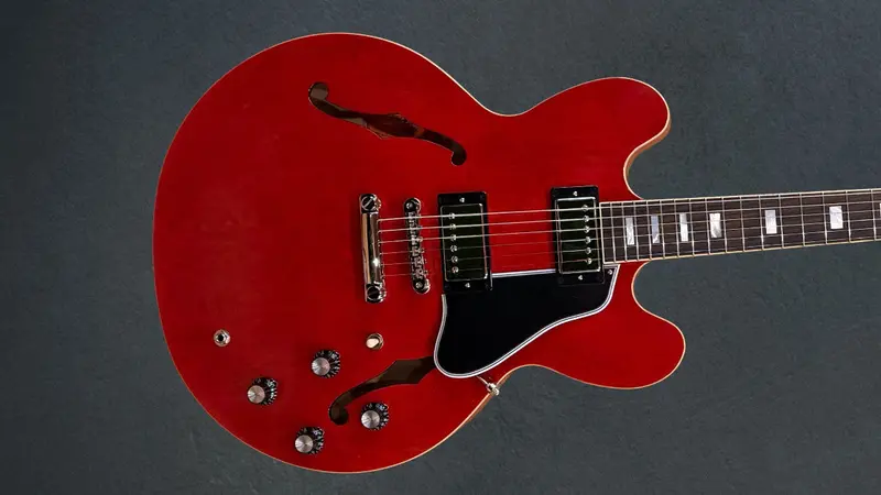 1962 ES-335 Reissue – Sixties Cherry, Inspired by Gibson Custom