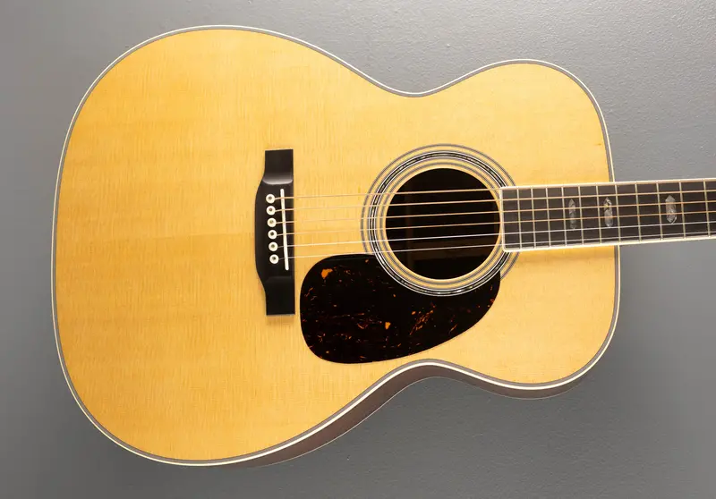 2025 Gibson J-40 Jumbo Acoustic Guitar – New Release
