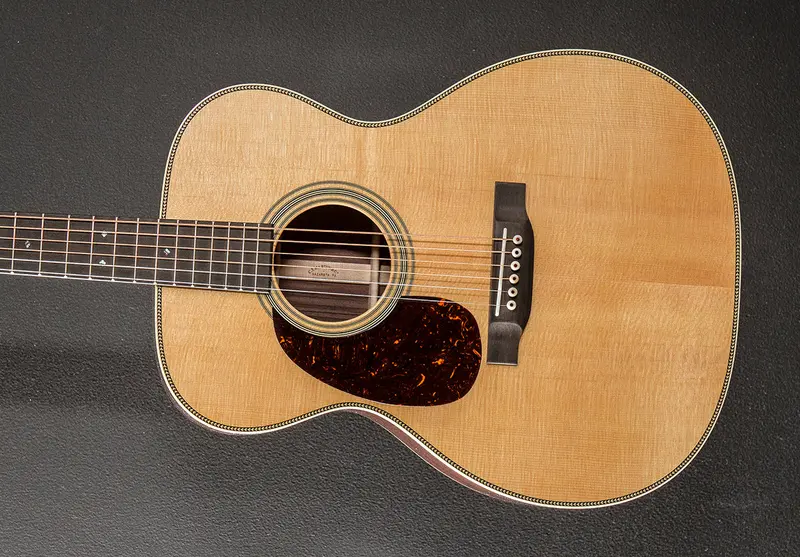 2025 Left-Handed 000-28 – Gloss Natural Finish Dreadnought