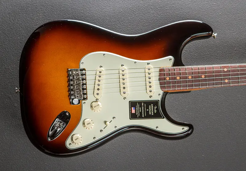 American Vintage II 1961 Stratocaster – Three-Color Sunburst