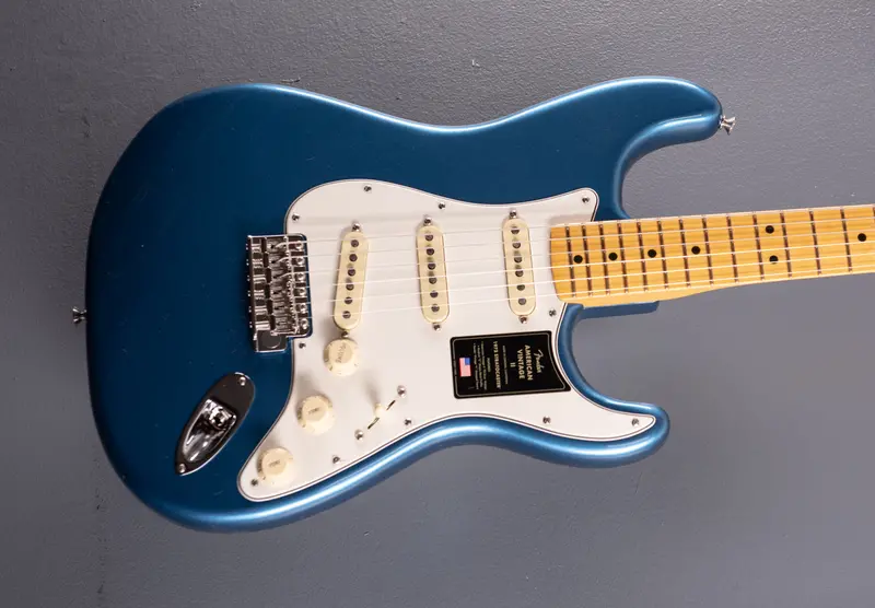 American Vintage II 1973 Stratocaster – Lake Placid Blue with Maple Neck