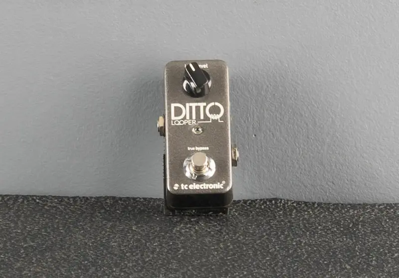 Boss Ditto Looper Pedal – Compact Stereo Phrase Recorder