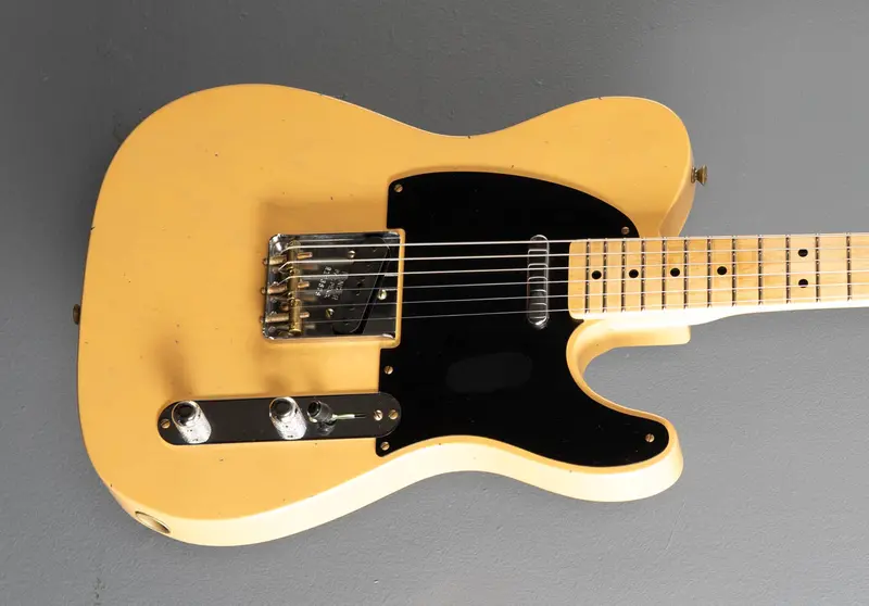 Fender 1952 Journeyman Relic Telecaster in Nocaster Blonde