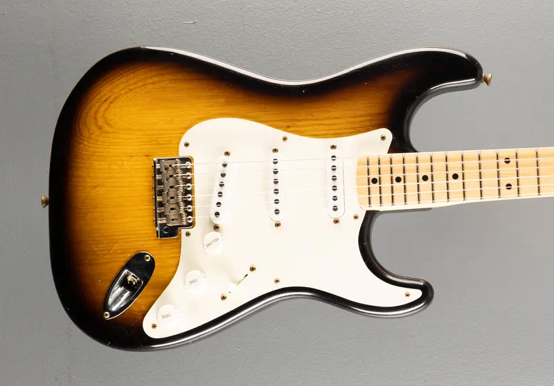 Fender 1955 Journeyman Relic Stratocaster in Two-Tone Sunburst