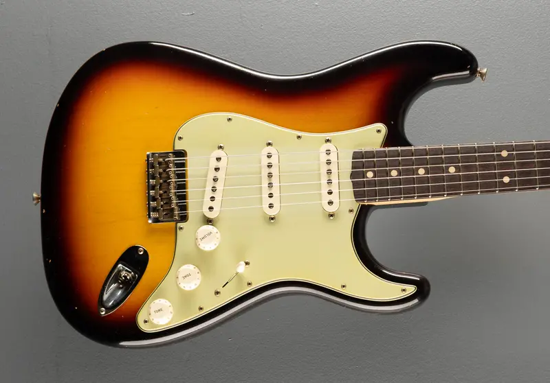 Fender 1960 Journeyman Relic Stratocaster – Hardtail Bridge Version