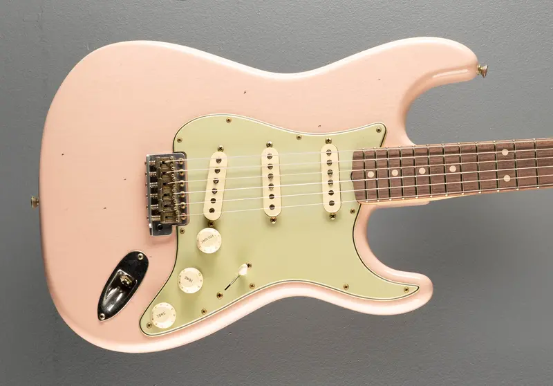 Fender 1960 Journeyman Relic Stratocaster – Shell Pink Finish