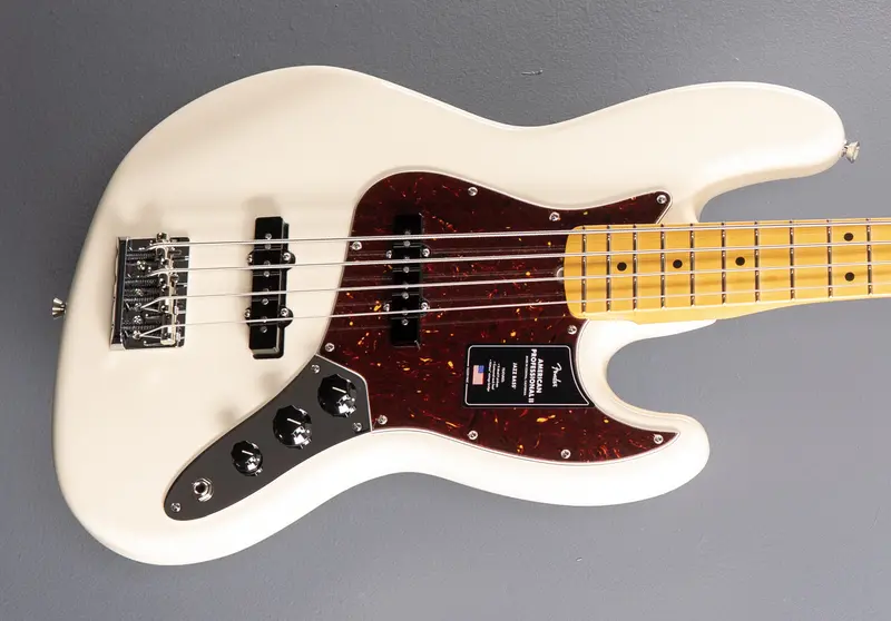 Fender American Professional II Jazz Bass – Olympic White with Maple Fingerboard
