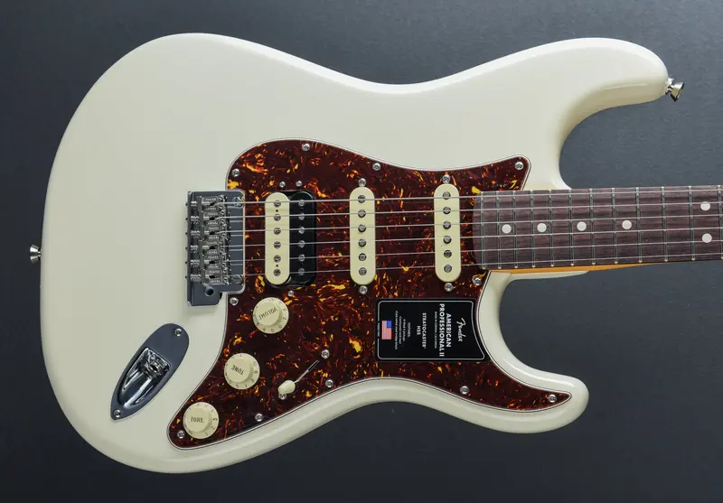 Fender American Professional II Stratocaster HSS – Olympic White with Rosewood Fingerboard