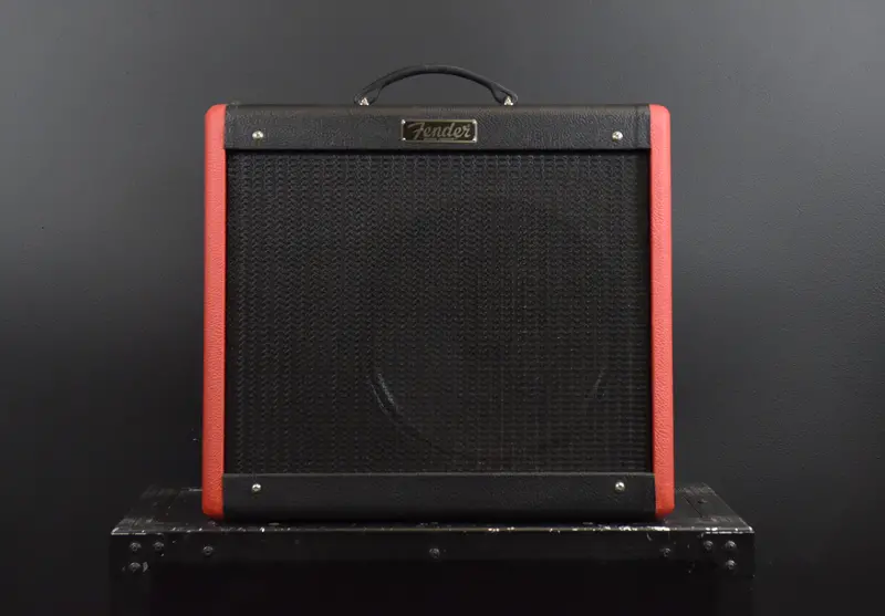 Fender Blues Junior Limited Edition Red Nova Two-Tone Guitar Amplifier (Refurbished)