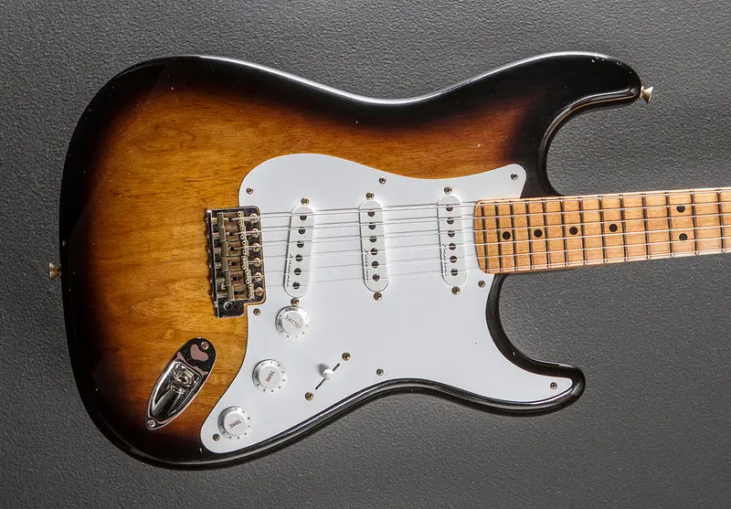 Fender Eric Clapton Signature Journeyman Relic Stratocaster – Two-Tone Sunburst