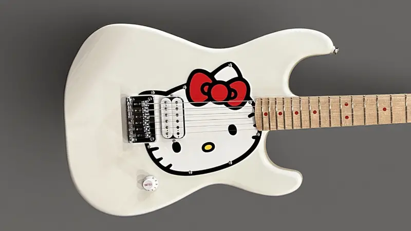 Fender Hello Kitty Stratocaster in Gloss White