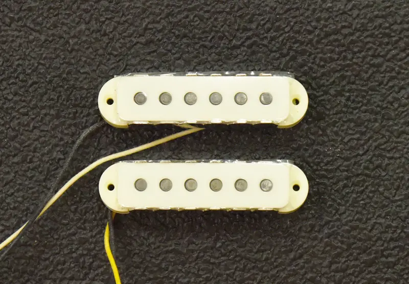 Fender Jaguar Pickup Set – Vintage White Covers