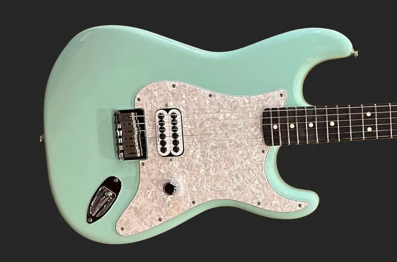 Fender Tom DeLonge Limited Edition Stratocaster – Surf Green