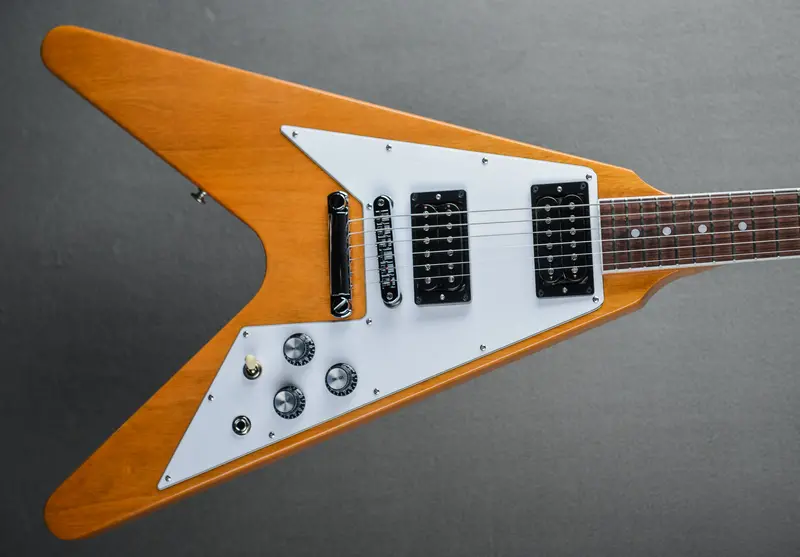 Gibson 70s Flying V Reissue – Antique Natural Finish