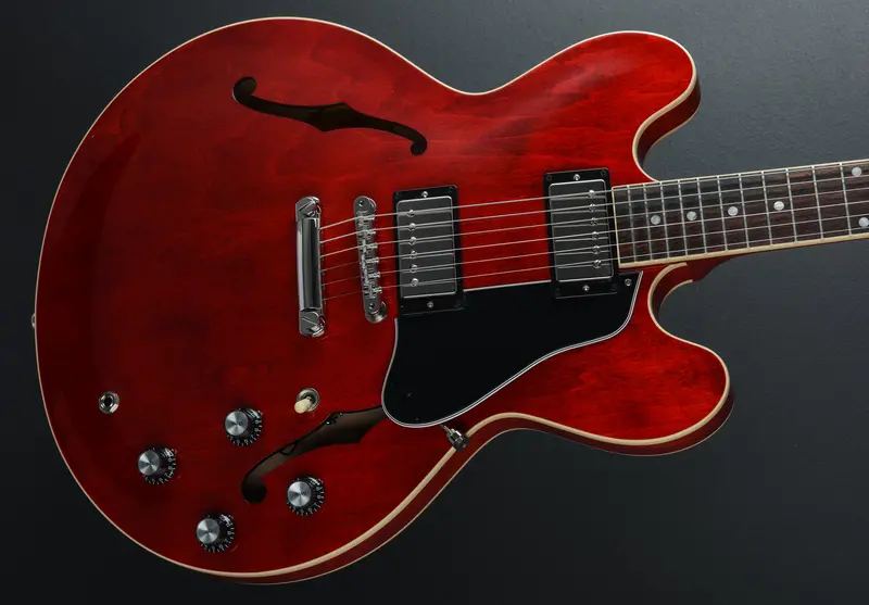 Gibson ES-335 in Sixties Cherry Finish