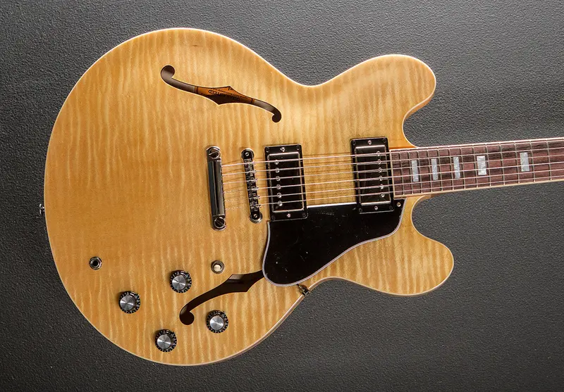 Gibson ES-335 Semi-Hollowbody in Figured Antique Natural