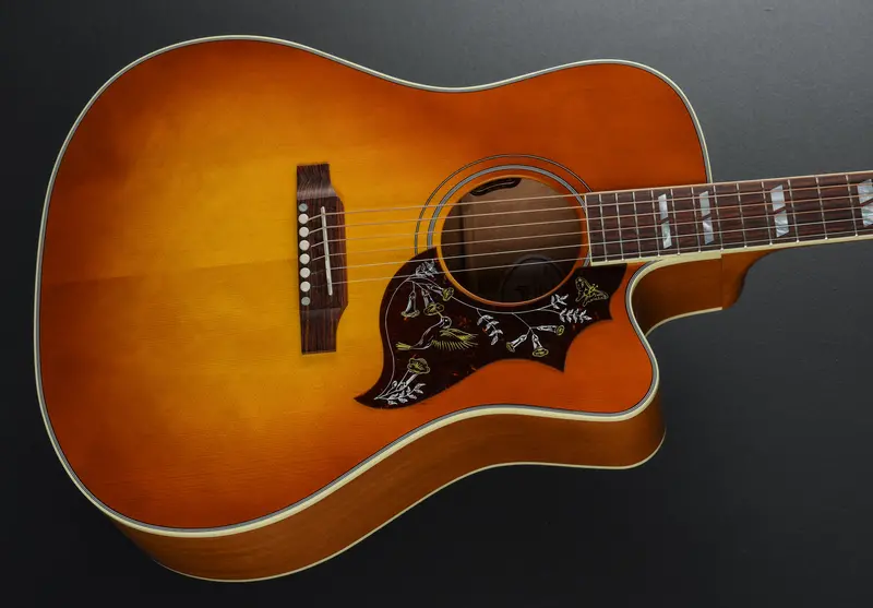Gibson Hummingbird Standard EC in Heritage Cherry Sunburst