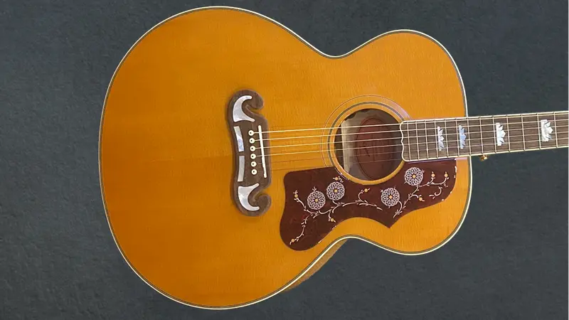 Gibson-Inspired J-200 – Aged Gloss in Antique Natural