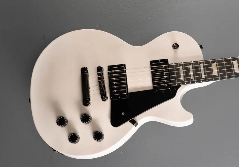 Gibson Les Paul Modern Studio – Worn White Finish
