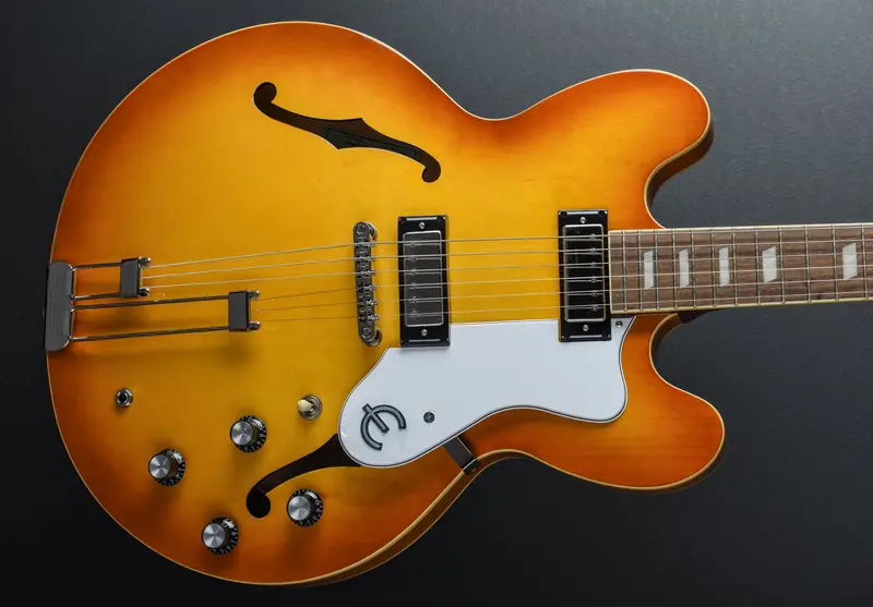 Gretsch Riviera Hollowbody – Royal Tan Finish