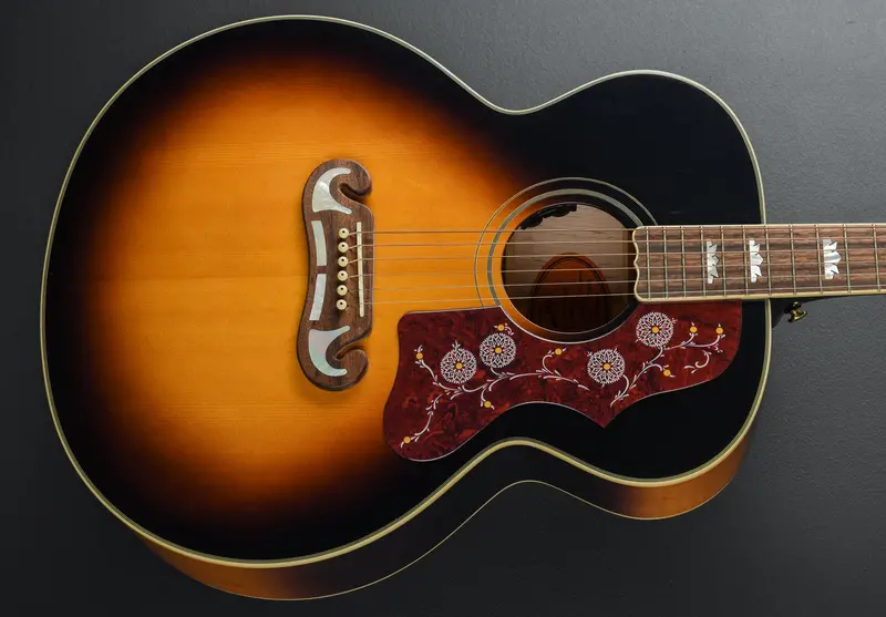 J-200 Tribute Model – Aged Gloss Vintage Sunburst Acoustic