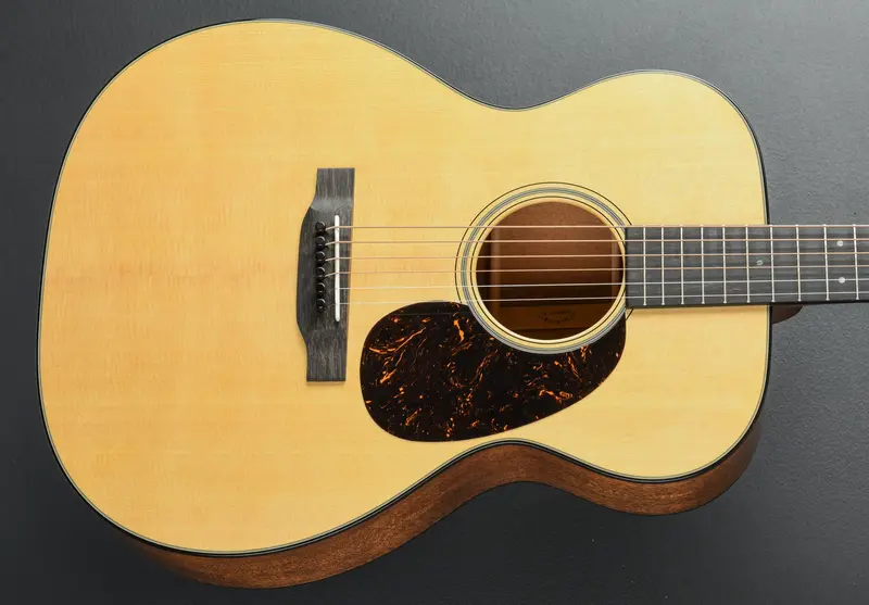 Martin 000-18 – 2025 New Entry-Level Dreadnought