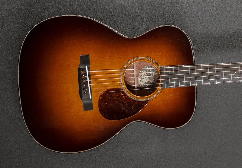 Martin OM1 Traditional – Adirondack Spruce Top with Sunburst Finish