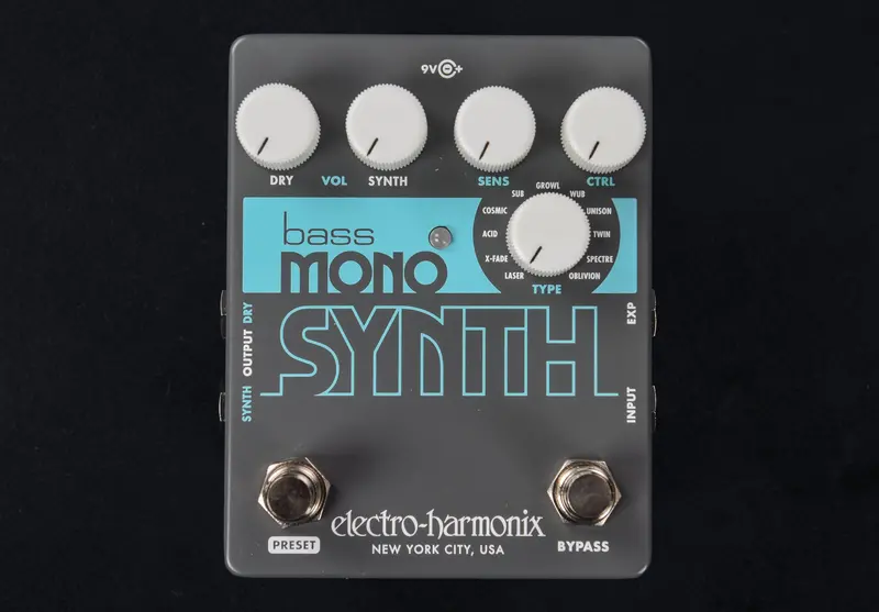 Monophonic Bass Synthesizer Pedal