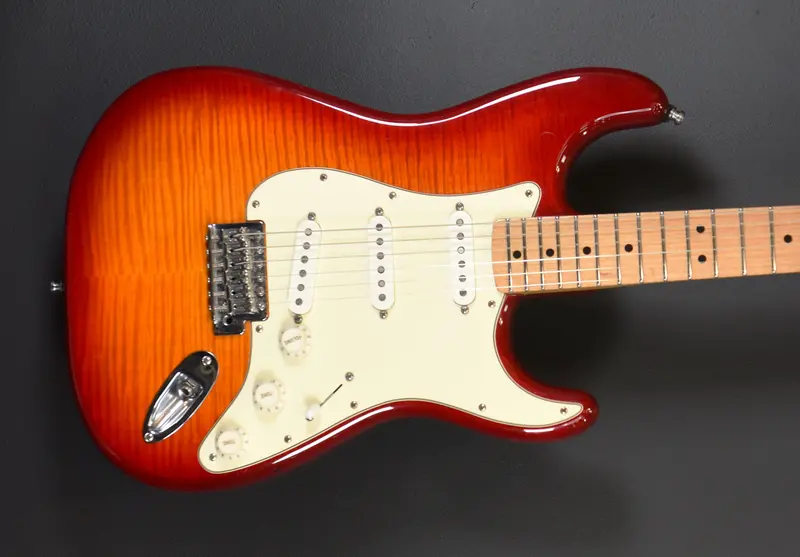 Pre-Owned Standard Plus Top Stratocaster – 2013 Model