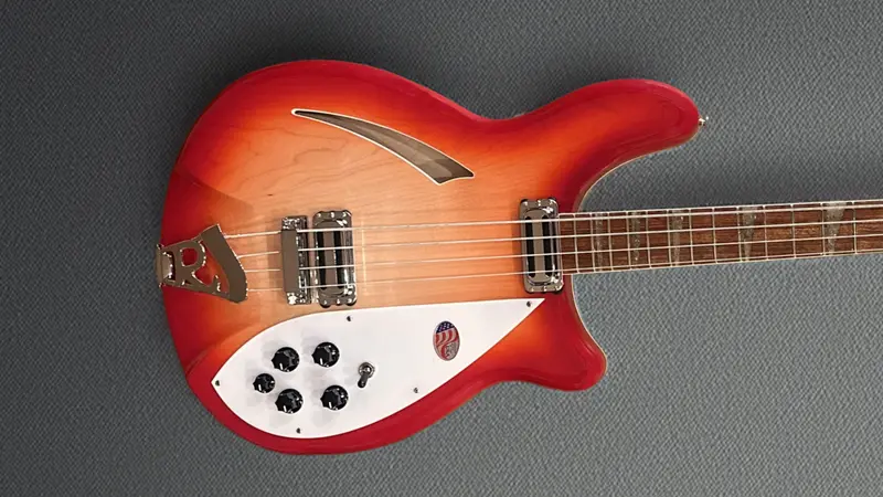 Rickenbacker 4005V Bass – Fireglo Finish, Vintage-Style Hollow Body
