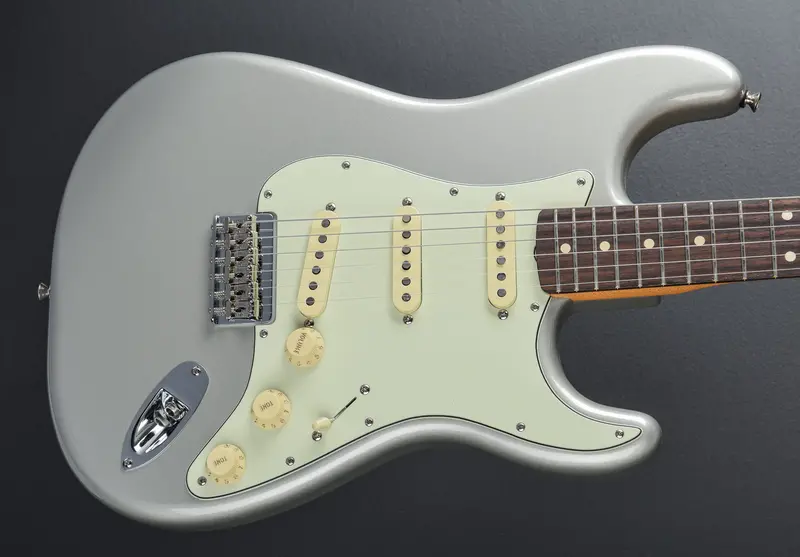 Robert Cray Stratocaster in Inca Silver Finish