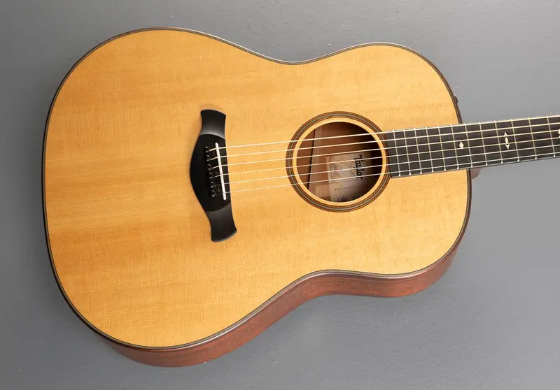 Taylor Builder’s Edition 517e Acoustic-Electric Guitar