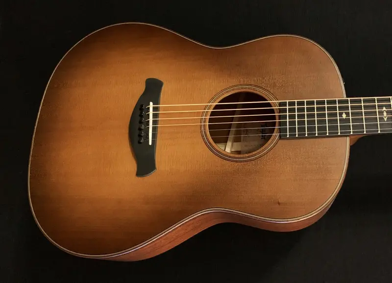Taylor Builder’s Edition 517E Acoustic Guitar – Wild Honey Burst