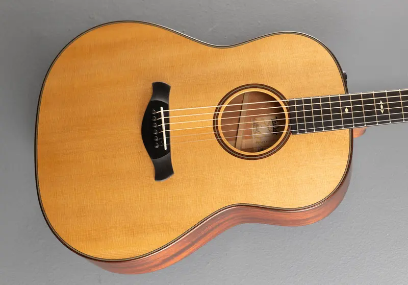 Taylor Builder’s Edition 517e Grand Auditorium Acoustic-Electric Guitar