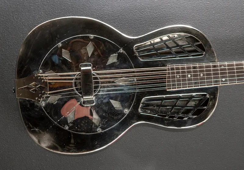 Vintage-Style 12-Fret Resonator Guitar (2006 Model)