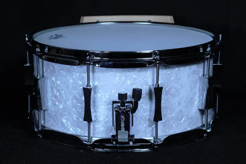 White Marine Pearl Snare Drum with X-Click Mechanism and Click-Mates System
